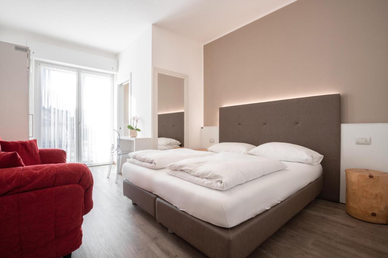 Hotel Rolly ريفا ديل غاردا المظهر الخارجي الصورة