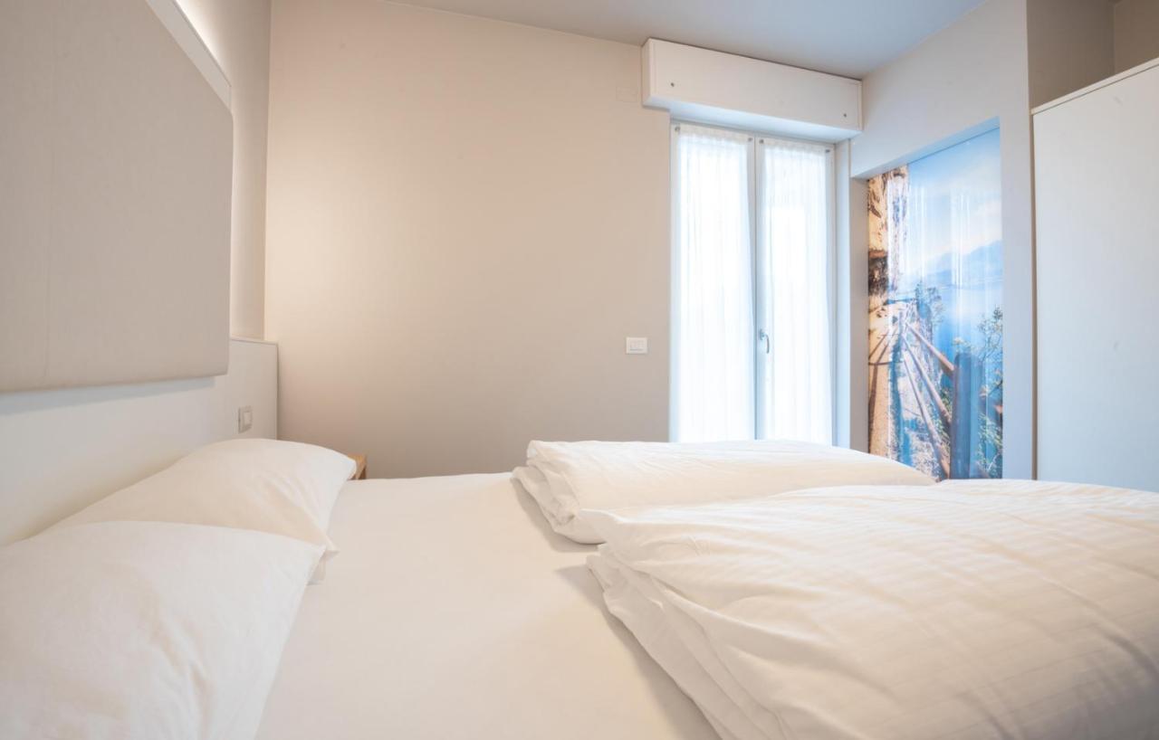 Hotel Rolly ريفا ديل غاردا المظهر الخارجي الصورة