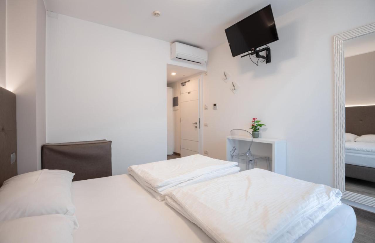 Hotel Rolly ريفا ديل غاردا المظهر الخارجي الصورة